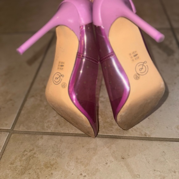 Darling Pointed Toe Pump - Picture 4 of 7